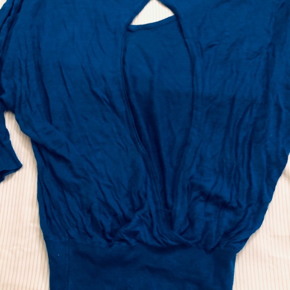 đź’™Cropped Open Back Express Sweaterđź’™ - Picture 4 of 4